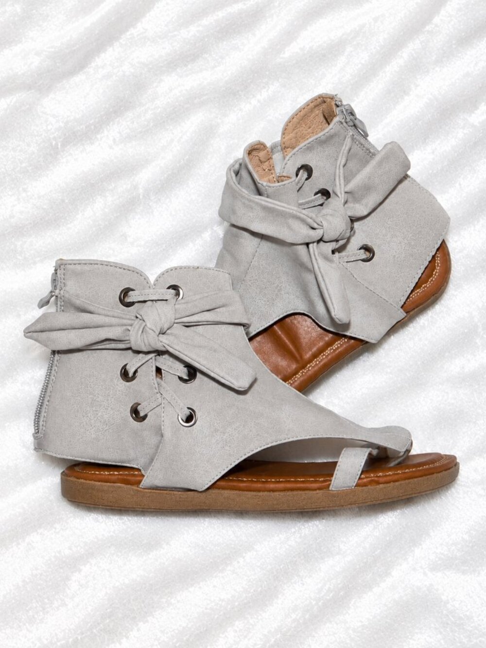 9.5 Banana Blues Gray Gladiator Ankle Wrap Laced Tie Bow Strappy Sandals
